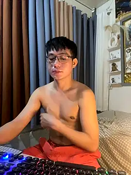 xshyboyx online show from November 22, 2025, 2:38 pm