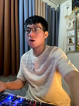 xshyboyx online show from December 1, 2025, 10:53 am