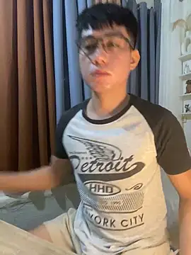 xshyboyx online show from December 4, 2025, 11:30 am