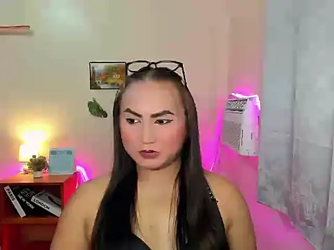 hella queen online show from January 6, 2026, 5:27 pm