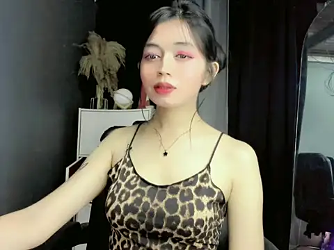 Snapshot of LexiLove chatting on October 1, 2025, 12:11 pm LexiLove online show from October 1, 2025, 12:11 pm