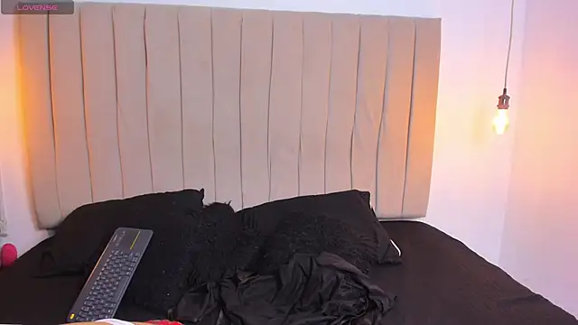 ana foxi online show from October 4, 2025, 2:53 am