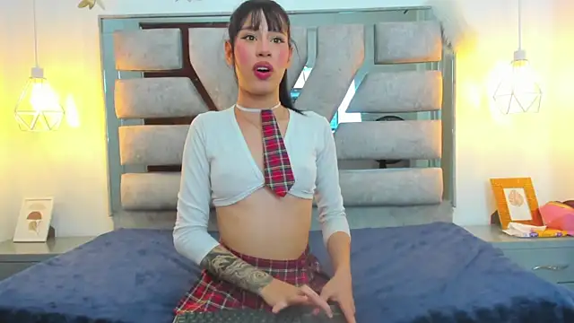 RoxanneCrush  online show from November 28, 2025, 9:06 pm