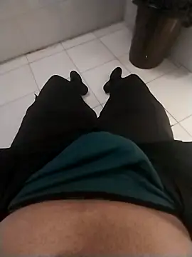 Snapshot of Novinhoamacoroas1002 chatting on December 23, 2025, 4:43 am Novinhoamacoroas1002 online show from December 23, 2025, 4:43 am