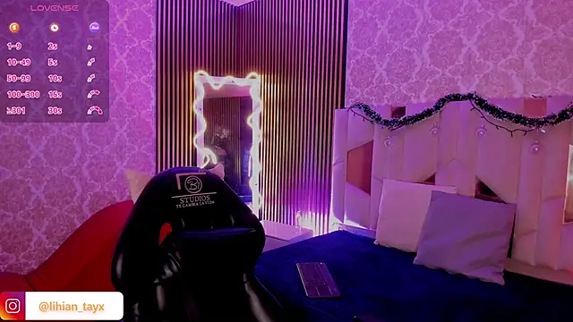 LIHIAN TAY online show from December 15, 2025, 3:44 am