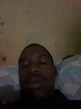 Snapshot of Minathi25410 chatting on April 15, 2026, 2:40 am Minathi25410 online show from April 15, 2026, 2:40 am