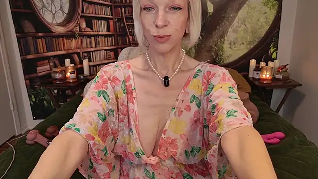 Snapshot of HaileeAtHome chatting on June 24, 2026, 5:01 pm HaileeAtHome online show from June 24, 2026, 5:01 pm