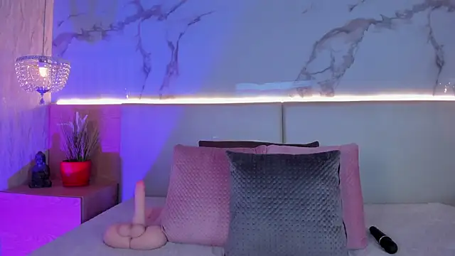 ValSmith  online show from October 10, 2025, 4:00 am