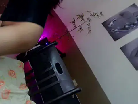 Snapshot of Spicy_kinky chatting on July 5, 2026, 8:49 pm Spicy kinky online show from July 5, 2026, 8:49 pm