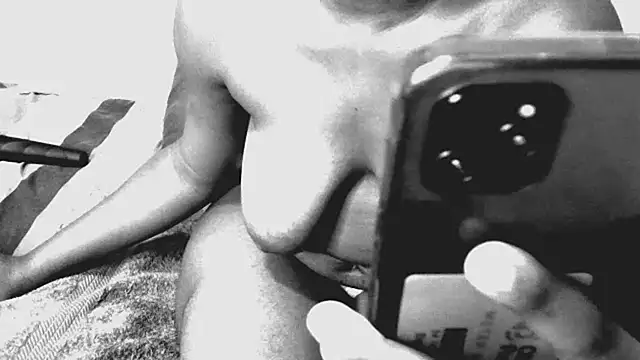 shy-lillyX22 online show from November 26, 2025, 8:43 pm