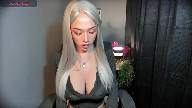 Snapshot of AiraCumSlut chatting on April 4, 2026, 5:54 pm AiraCumSlut online show from April 4, 2026, 5:54 pm