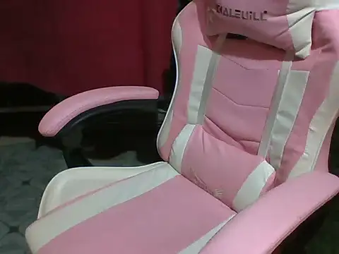 petite sexy21 online show from February 25, 2026, 1:21 pm