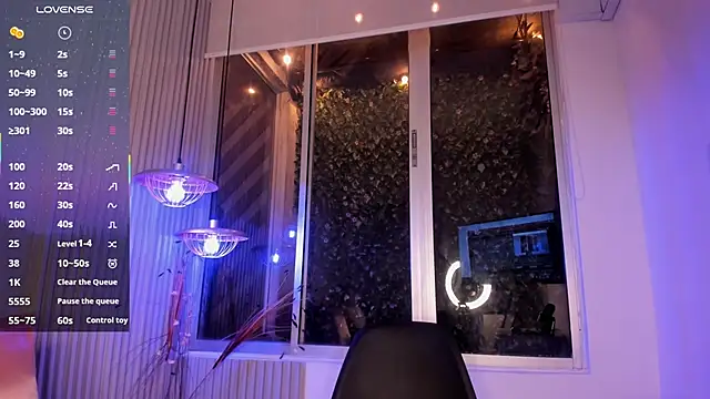 Snapshot of EvelynZoe chatting on October 28, 2025, 5:00 am EvelynZoe online show from October 28, 2025, 5:00 am