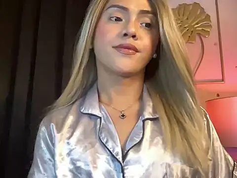 Snapshot of calimonroe chatting on March 19, 2026, 8:18 am calimonroe online show from March 19, 2026, 8:18 am