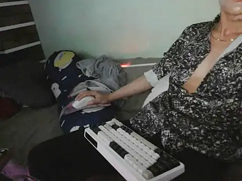 boyhigh1997 online show from October 21, 2025, 7:53 am