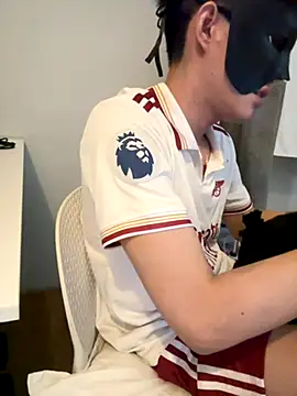 boyhigh1997 online show from November 7, 2025, 7:08 am