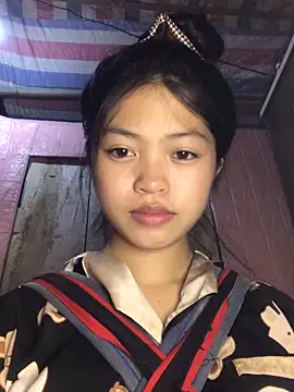 Snapshot of Thy00__ chatting on September 19, 2025, 7:32 am Thy00 online show from September 19, 2025, 7:32 am