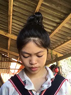 Snapshot of Thy00__ chatting on October 9, 2025, 7:28 am Thy00 online show from October 9, 2025, 7:28 am