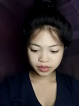 Snapshot of Thy00__ chatting on November 12, 2025, 4:02 am Thy00 online show from November 12, 2025, 4:02 am