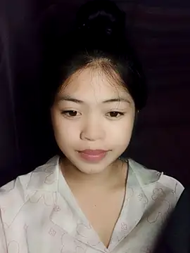 Snapshot of Thy00__ chatting on November 17, 2025, 2:56 pm Thy00 online show from November 17, 2025, 2:56 pm