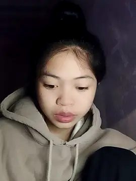 Snapshot of Thy00__ chatting on November 18, 2025, 7:29 pm Thy00 online show from November 18, 2025, 7:29 pm