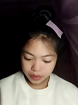 Snapshot of Thy00__ chatting on November 28, 2025, 6:54 pm Thy00 online show from November 28, 2025, 6:54 pm