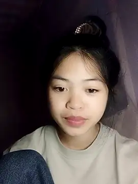 Snapshot of Thy00__ chatting on December 19, 2025, 3:41 pm Thy00 online show from December 19, 2025, 3:41 pm