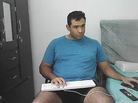 morenocabro10 online show from April 23, 2026, 9:39 pm