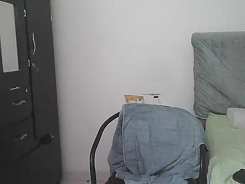morenocabro10 online show from May 6, 2026, 4:19 am