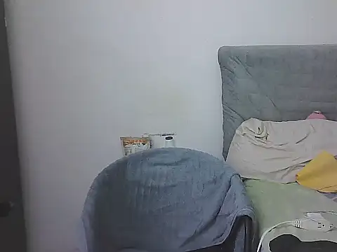 morenocabro10 online show from May 6, 2026, 11:32 pm