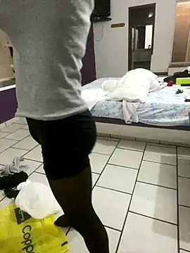 mazerhot online show from November 25, 2025, 7:52 am