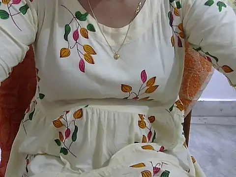 CHAMELI4747 online show from April 17, 2026, 8:17 am