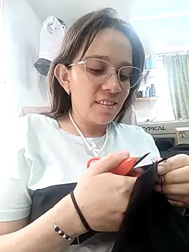 Isabella5 Brown  online show from November 1, 2025, 5:26 pm