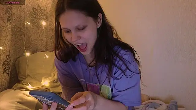 Snapshot of Lunliss chatting on February 11, 2026, 12:04 am Lunliss online show from February 11, 2026, 12:04 am