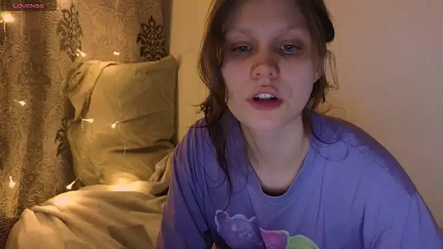 Snapshot of Lunliss chatting on February 13, 2026, 10:06 pm Lunliss online show from February 13, 2026, 10:06 pm