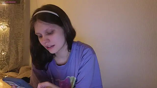 Snapshot of Lunliss chatting on February 15, 2026, 9:33 pm Lunliss online show from February 15, 2026, 9:33 pm