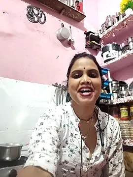 Snapshot of Cut_ragni chatting on April 8, 2026, 5:35 pm Cut ragni online show from April 8, 2026, 5:35 pm