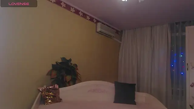 LiSinDoll online show from February 4, 2026, 1:11 am