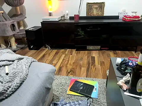 RedLayla online show from October 7, 2025, 7:33 pm