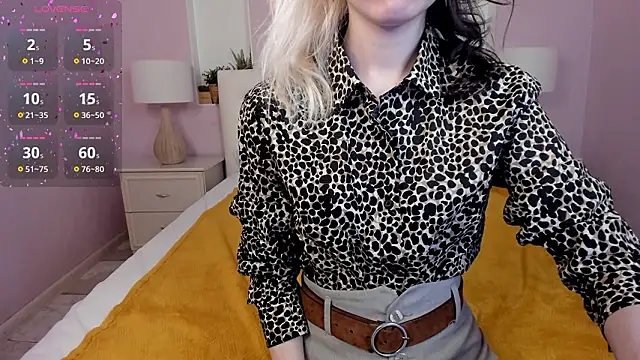 Snapshot of girl_next_doorr chatting on March 13, 2026, 1:18 pm girl next doorr online show from March 13, 2026, 1:18 pm