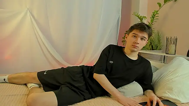 Snapshot of SherlockMax chatting on February 8, 2026, 7:28 pm SherlockMax online show from February 8, 2026, 7:28 pm