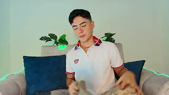 CamiiGuzmanX online show from September 9, 2025, 8:19 pm