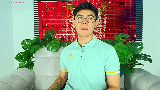 CamiiGuzmanX online show from February 28, 2026, 8:43 pm