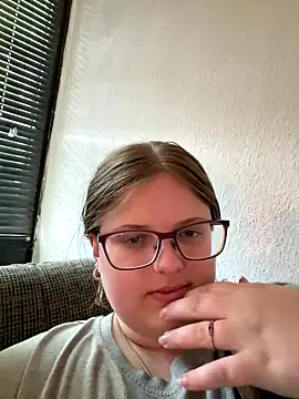 Snapshot of CurvyPaar2 chatting on September 25, 2025, 10:30 am CurvyPaar2 online show from September 25, 2025, 10:30 am