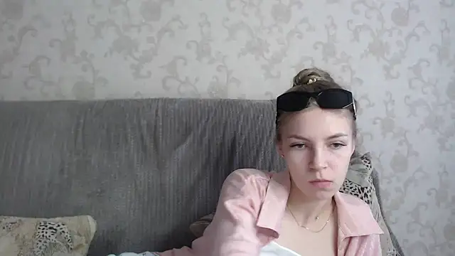 Snapshot of HitGyrl chatting on May 28, 2026, 1:03 am HitGyrl online show from May 28, 2026, 1:03 am