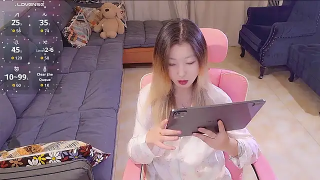 Deserve E online show from October 15, 2025, 1:11 pm