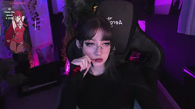 LiliLuna online show from February 18, 2026, 4:03 pm