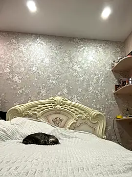 ElliRose online show from November 17, 2025, 9:15 am