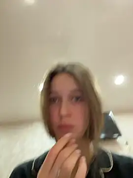 ElliRose online show from December 14, 2025, 9:47 am