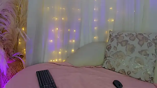 arianna cox   online show from October 22, 2025, 8:08 pm